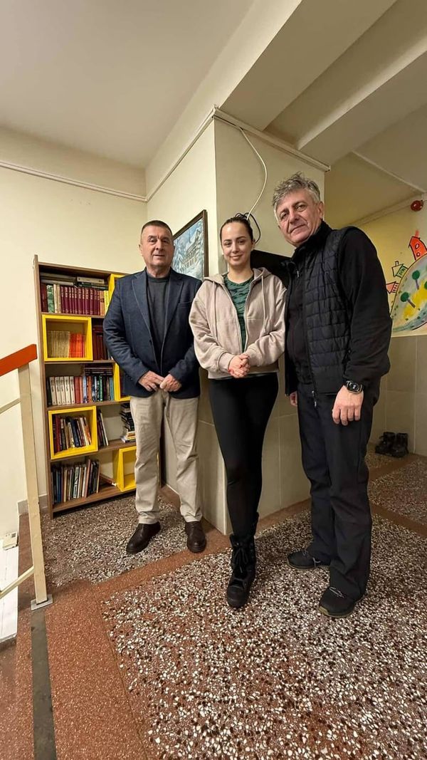 Polica sa dvesta knjiga za pančevačko dečje odeljenje