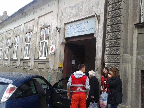 Pomoć nastradalima u katastrofalnim poplavama