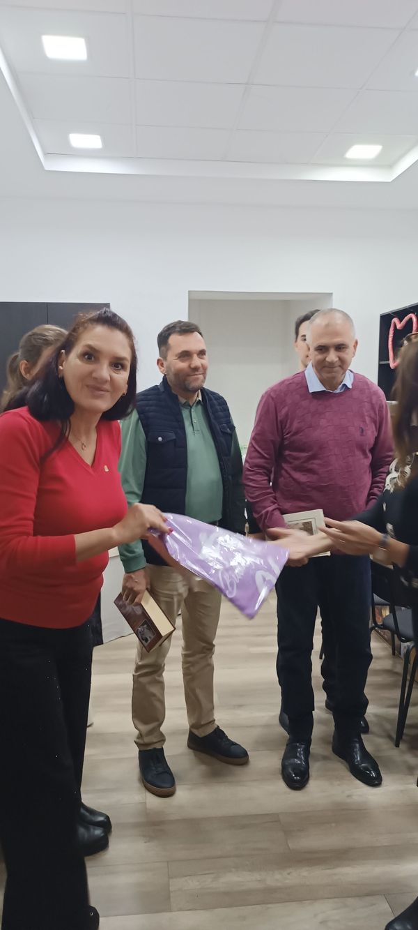Subotu 21.12.2024. proveli smo u predivnom druženju sa našim bratskim Rotari…